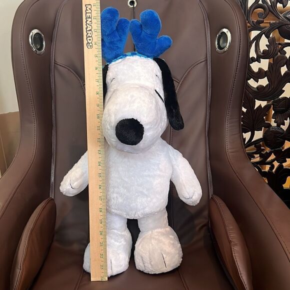 Peanuts Snoopy Large Holiday Greeter Plush free standing - Picture 6 of 8